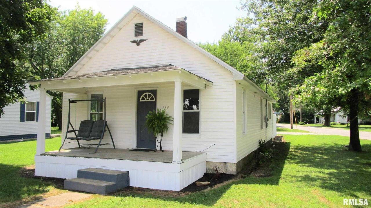 139 N Stanford Rd., Flora, IL 62839