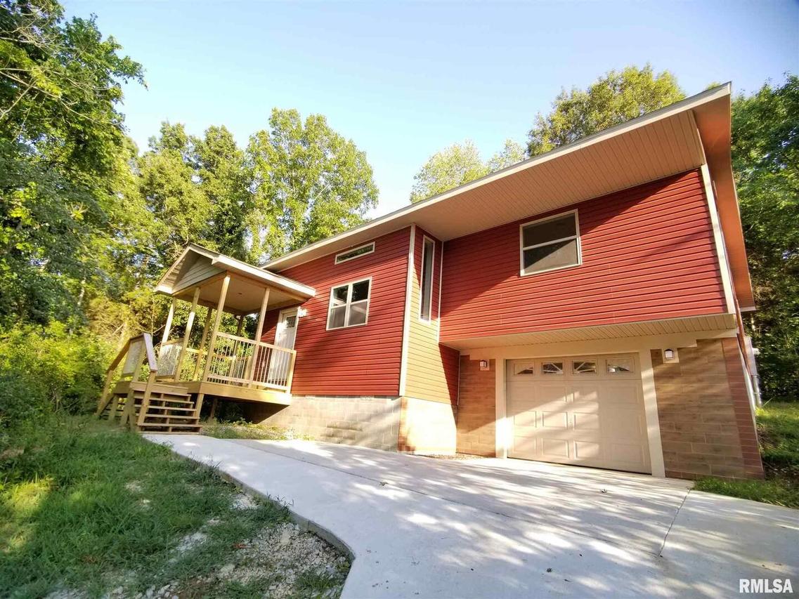 703 E Campus St., Carbondale, IL 62901