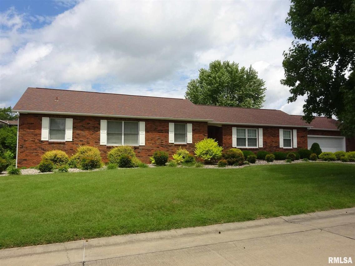 3 Red Bud Rd., Harrisburg, IL 62946