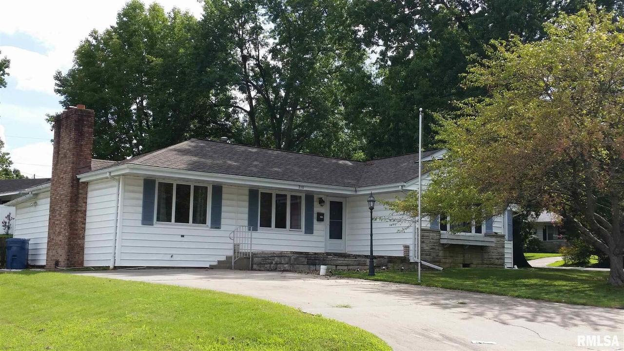 210 Plum St., Anna, IL 62906