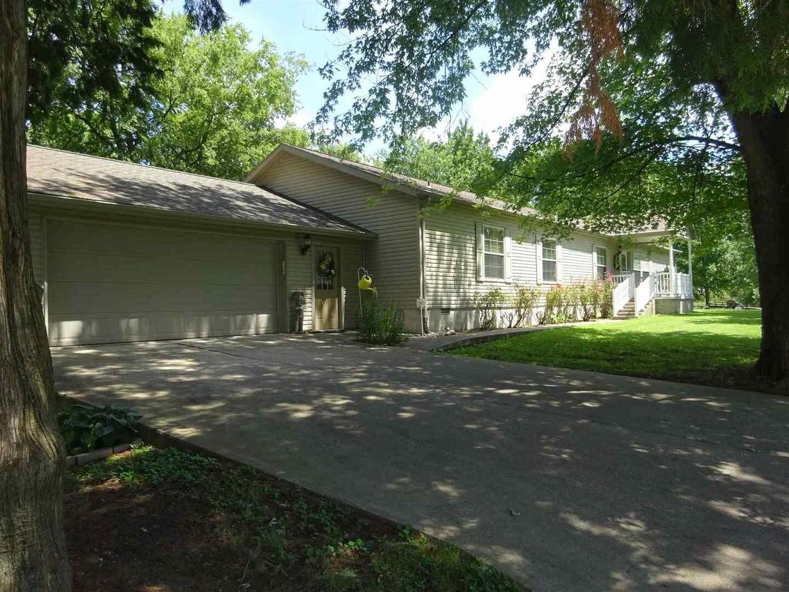 745 Triple S Rd., Harrisburg, IL 62946