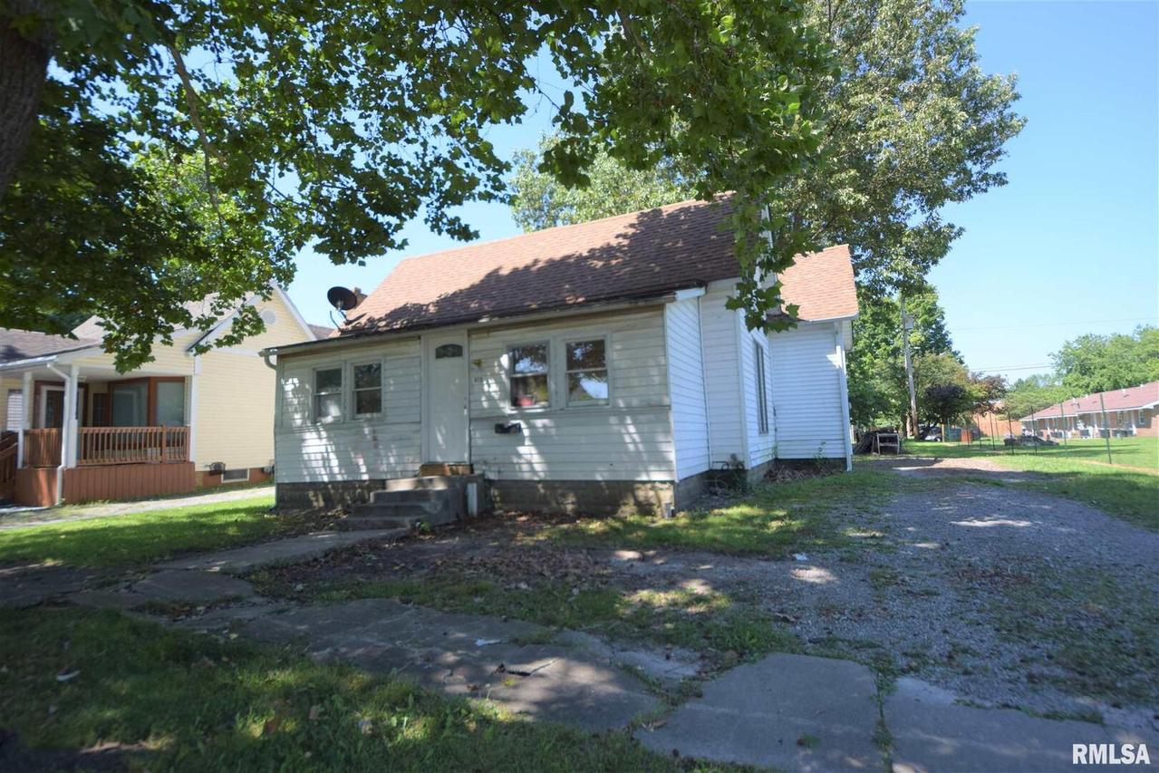 613 N 16th St., Herrin, IL 62948