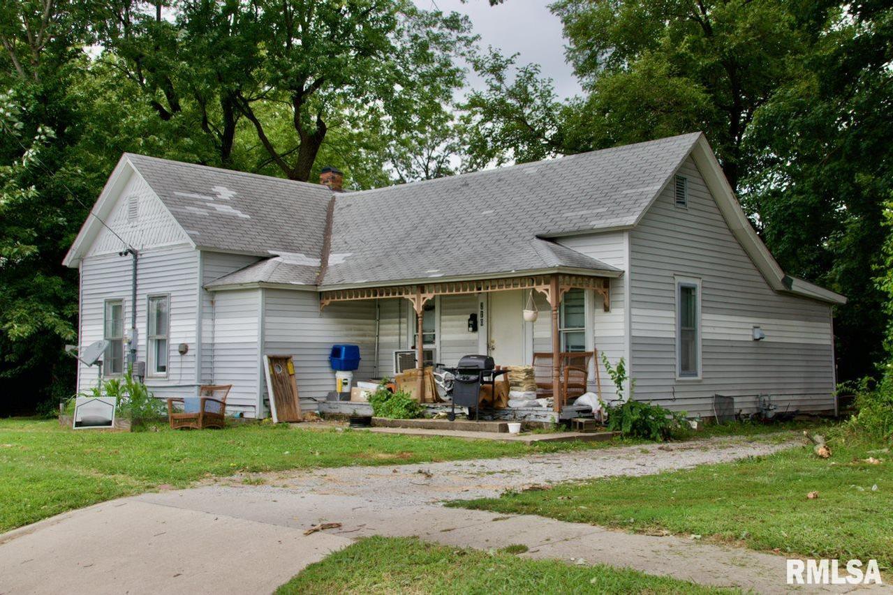 210 E College St., Carbondale, IL 62901