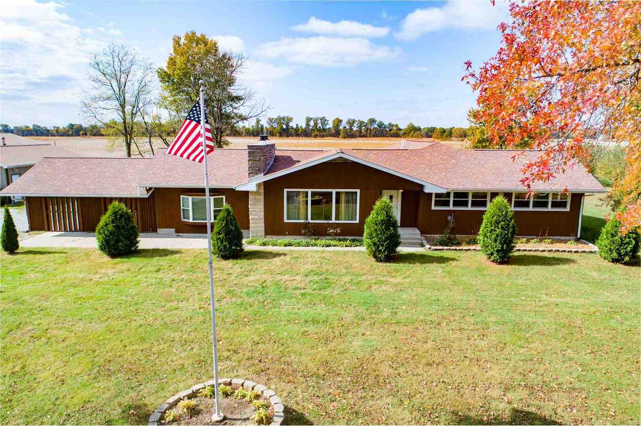 21611 Highway 45, Louisville, IL 62858