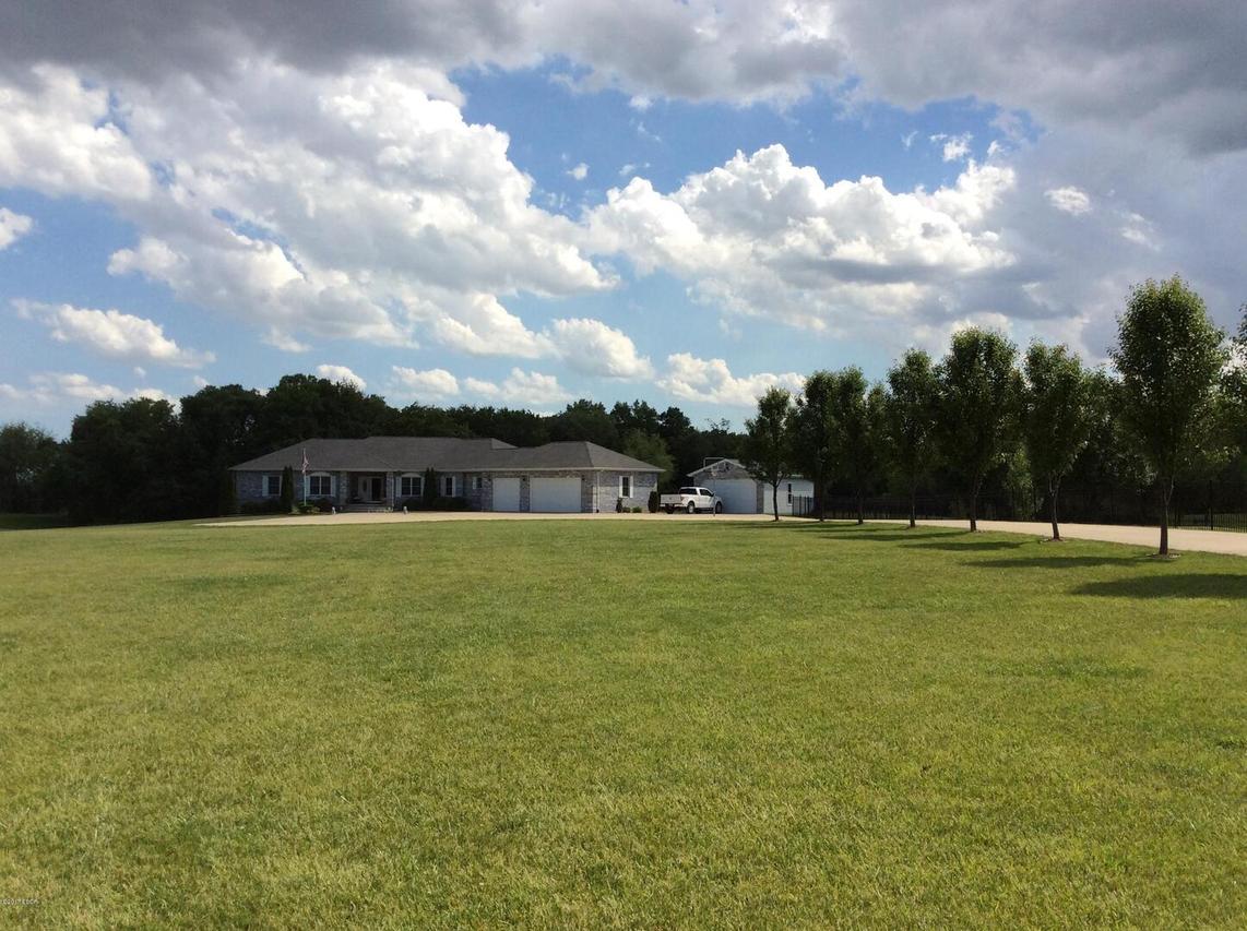 5942 E Houston Rd., Woodlawn, IL 62898