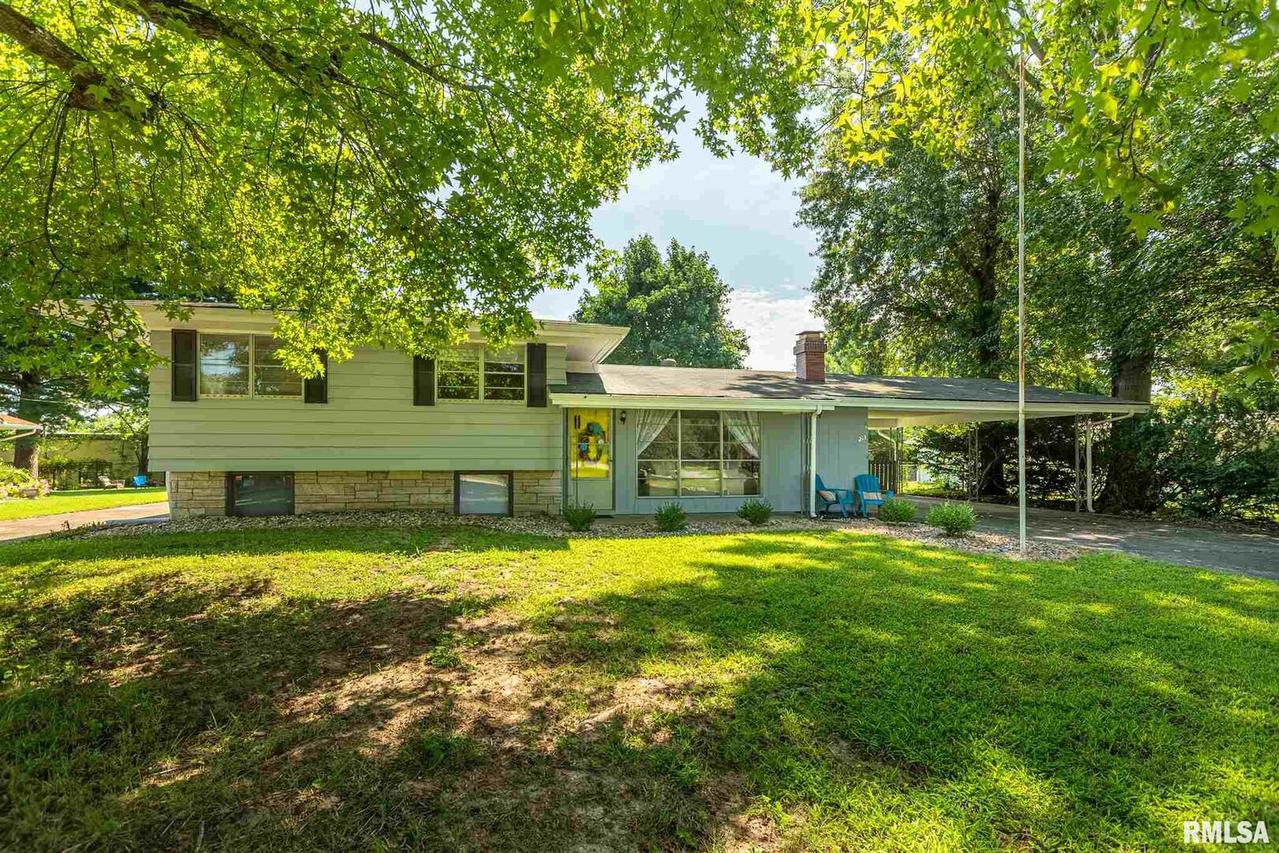 213 N Tower Rd., Carbondale, IL 62901