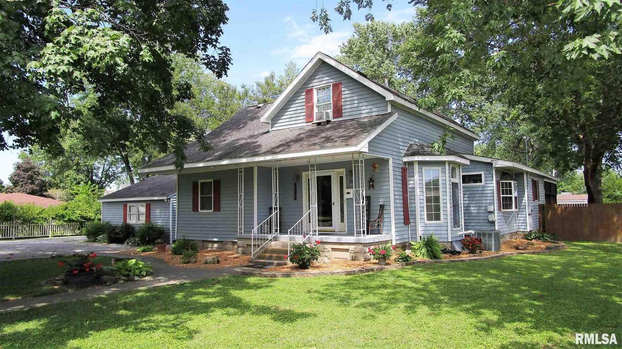 716 N Sycamore St., Flora, IL 62839