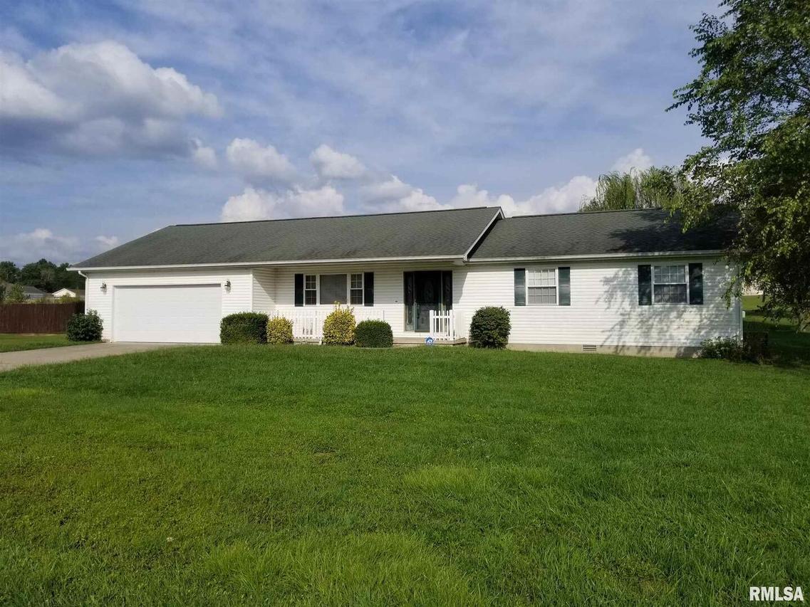 1203 Durham St., Johnston City, IL 62951