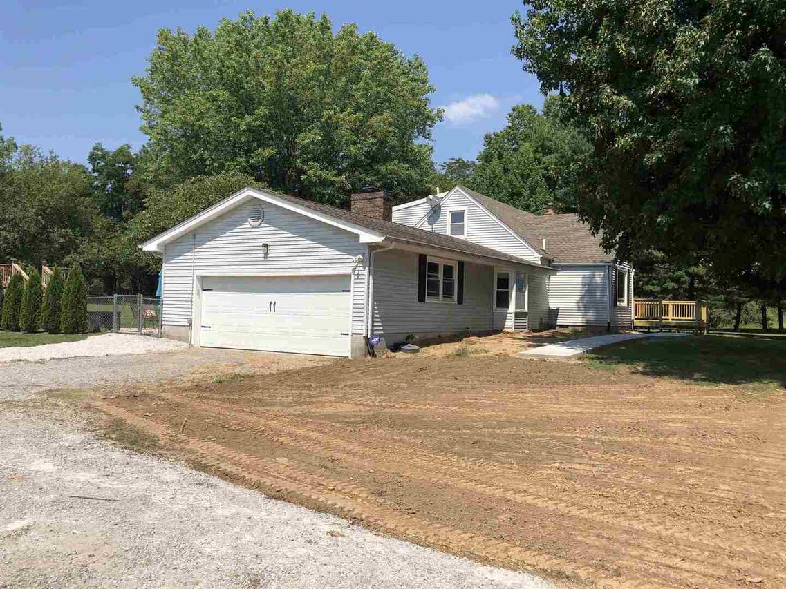 1890 N Reed Station Rd., Carbondale, IL 62901