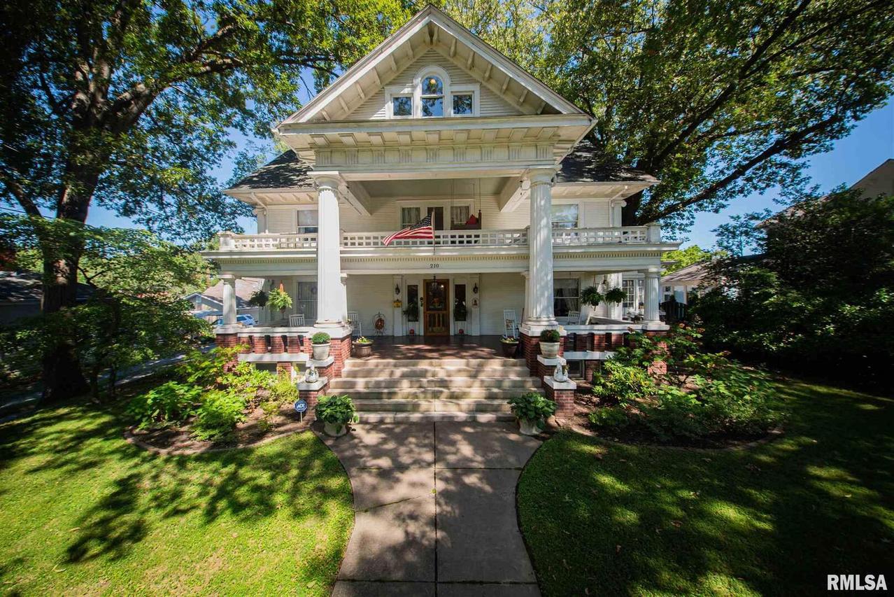 210 W Walnut St., Harrisburg, IL 62946