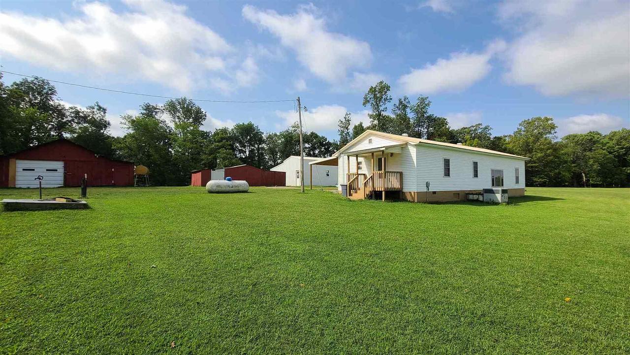 588 Cadiz Rd., Elizabethtown, IL 62931