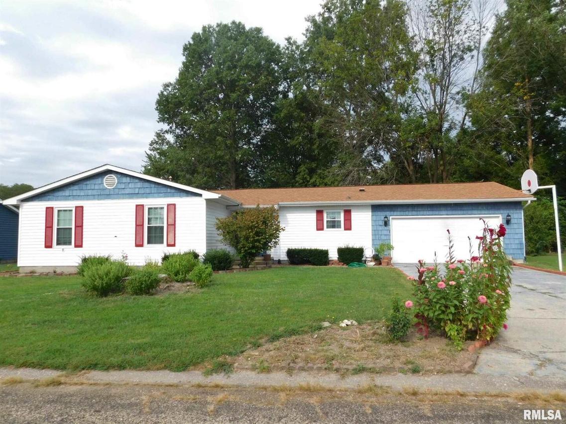 209 Country Club Estates, Salem, IL 62881