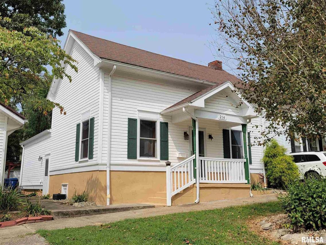 214 E 2nd St., Mt Carmel, IL 62863