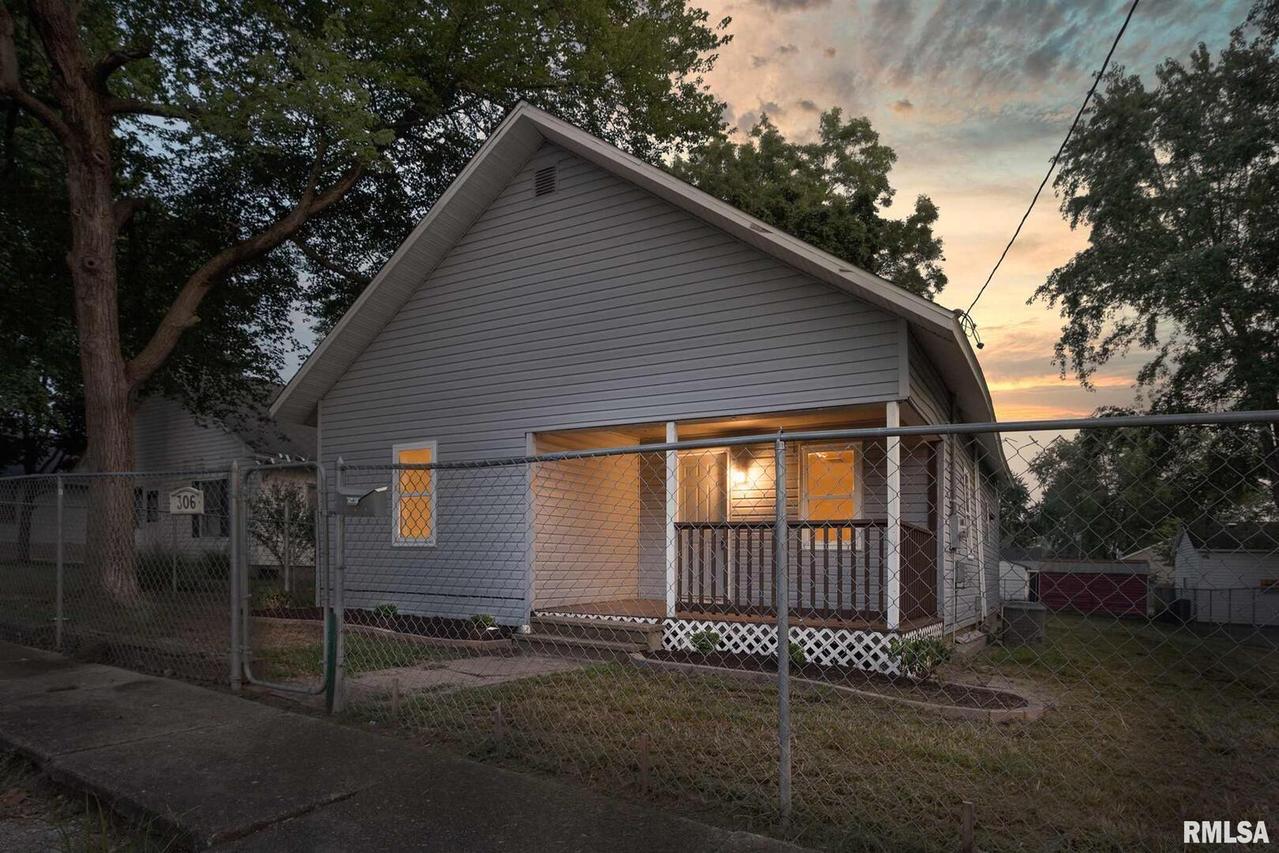 306 W 5th St., West Frankfort, IL 62896