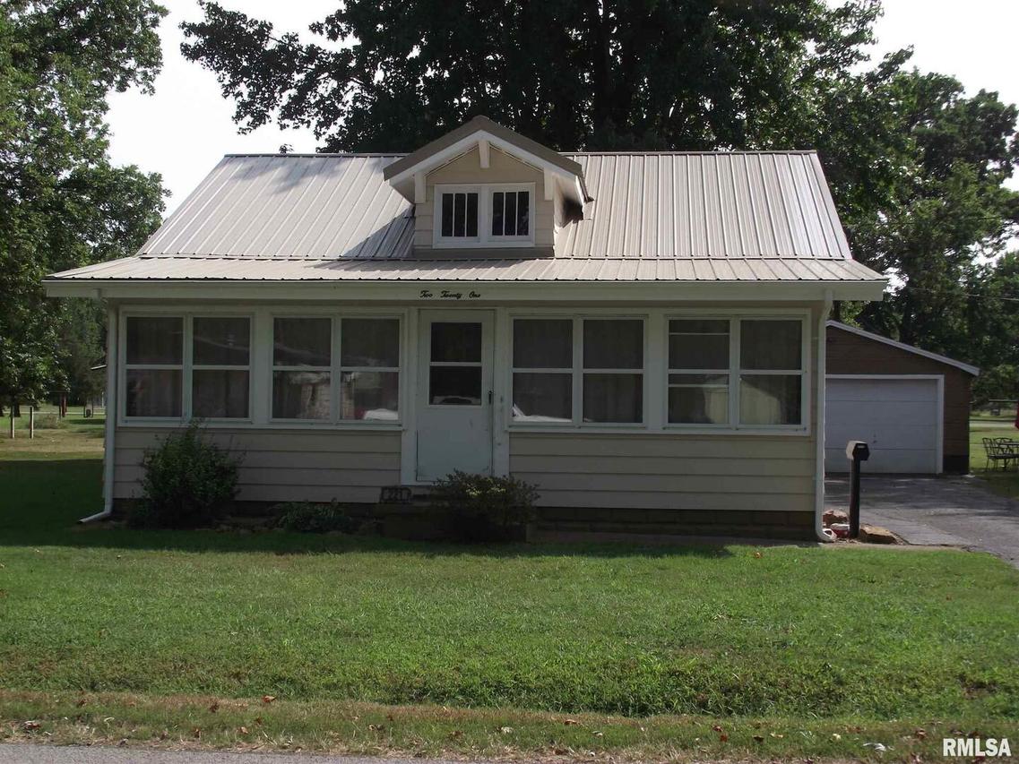 221 W Franklin St., Duquoin, IL 62832
