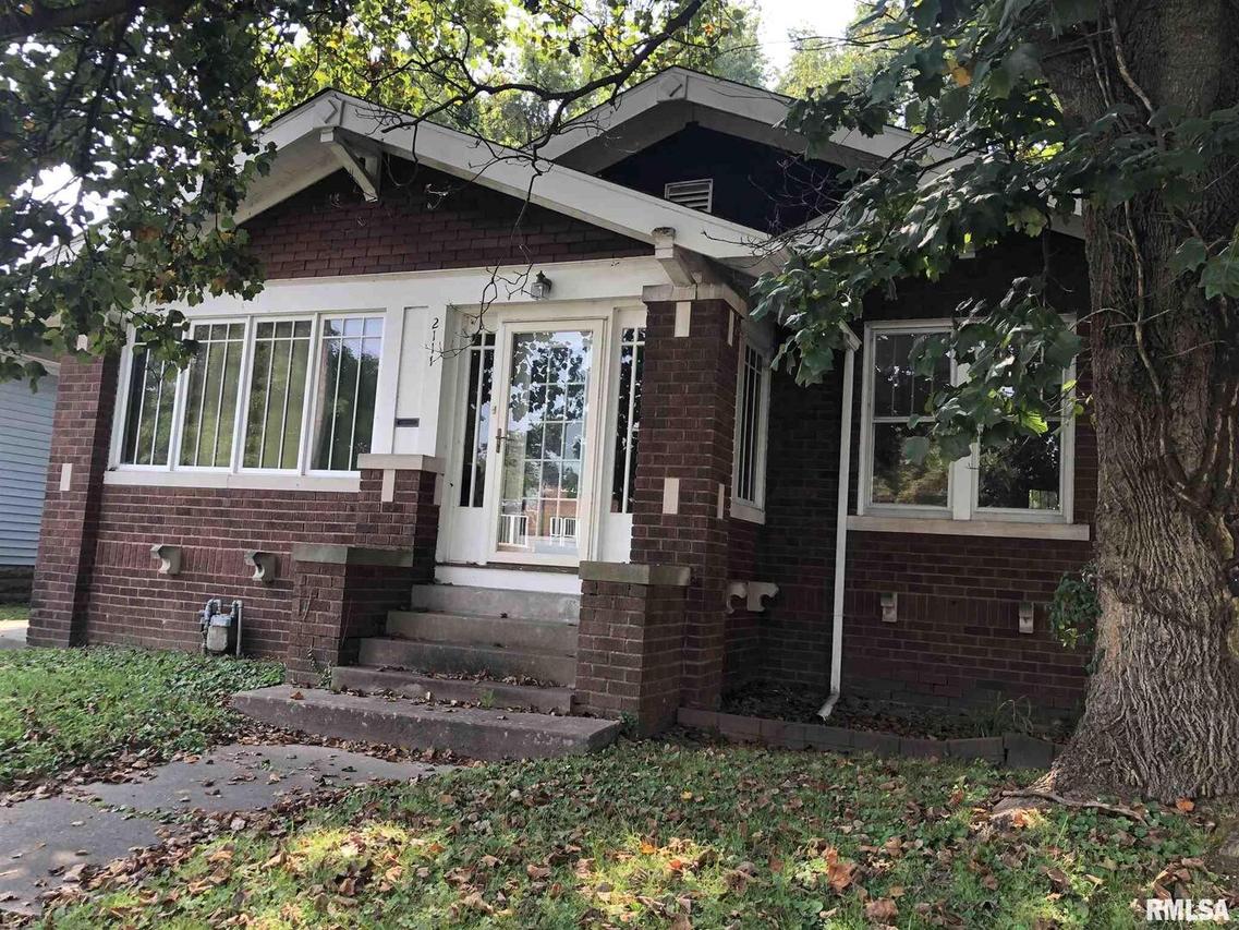 2111 Walnut St., Murphysboro, IL 62966