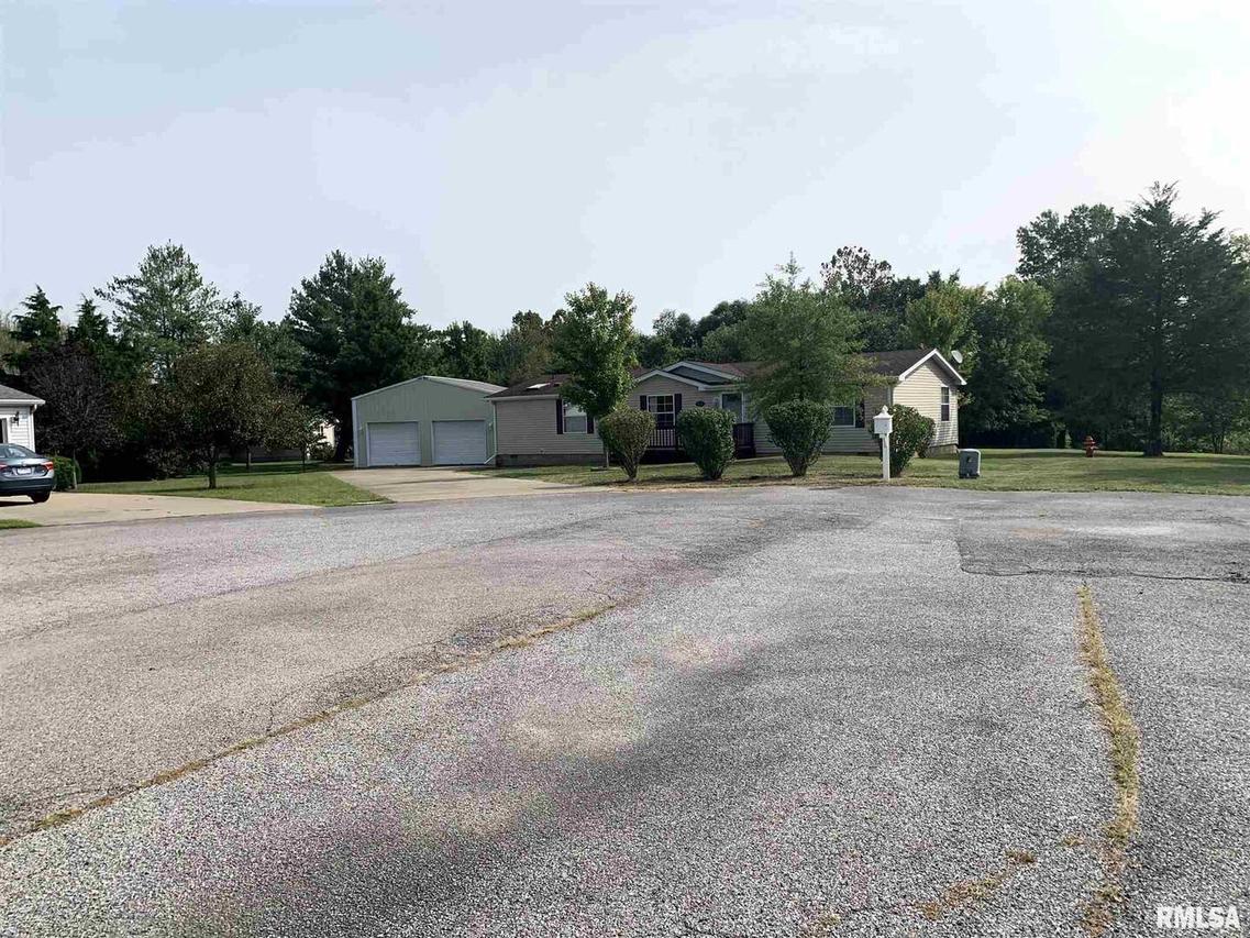 5828 Arctic Fox Dr., Carterville, IL 62918