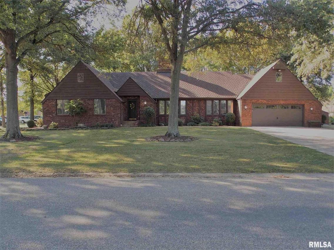 105 Hawthorne Estates, Salem, IL 62881