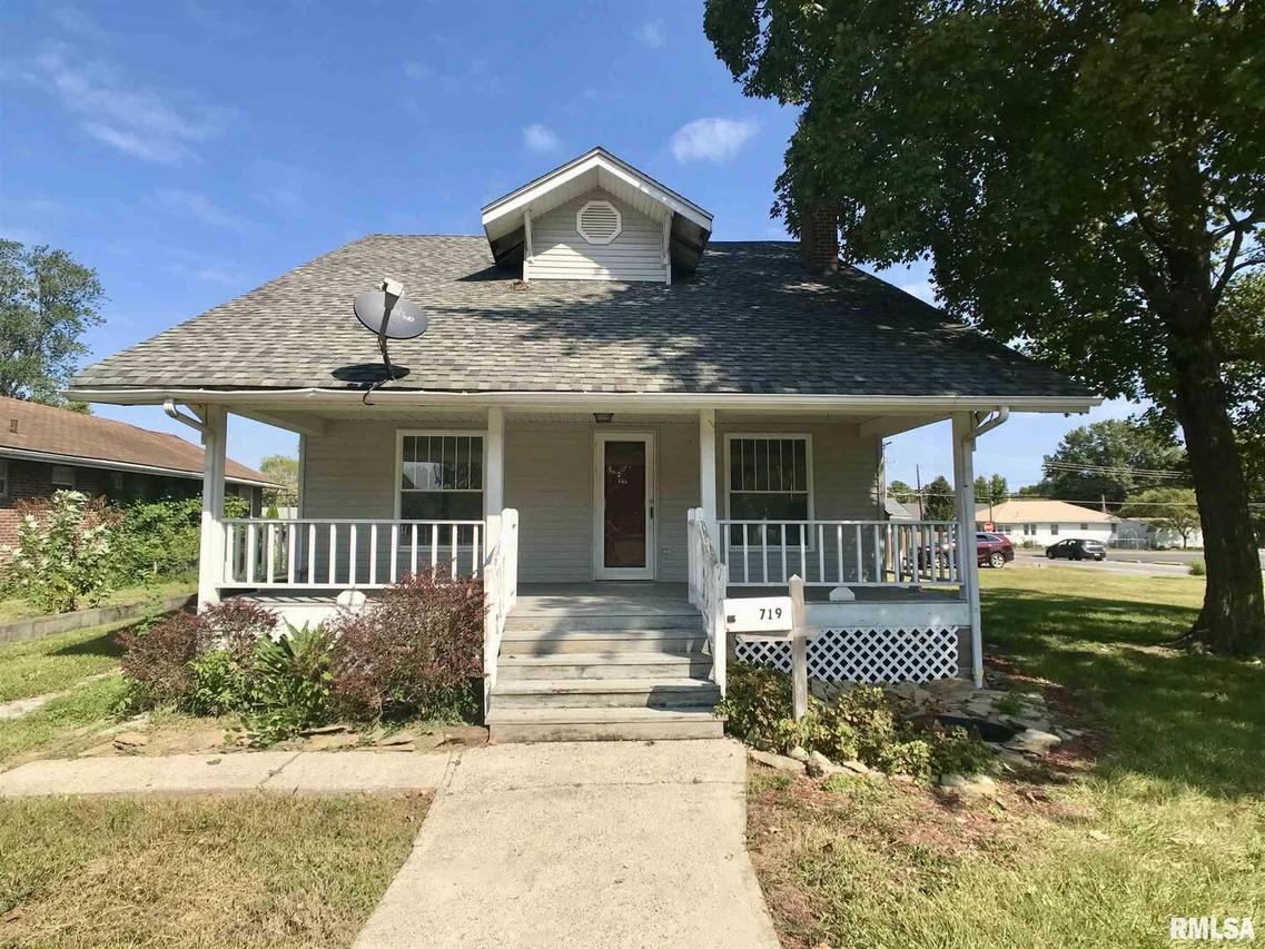 719 E Main St., Benton, IL 62812