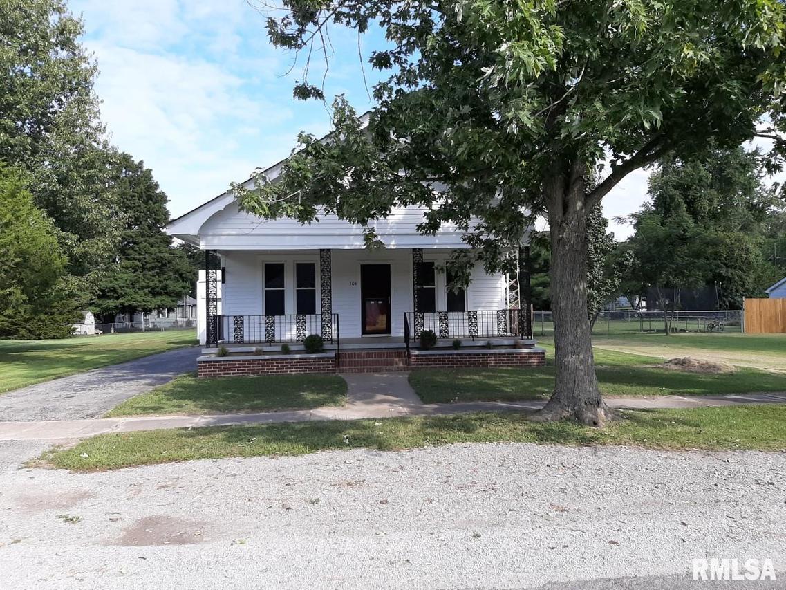304 N 7th St., Elkville, IL 62932