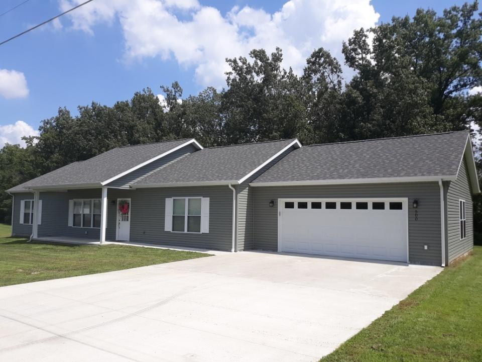 500 N 10th St., Benton, IL 62812