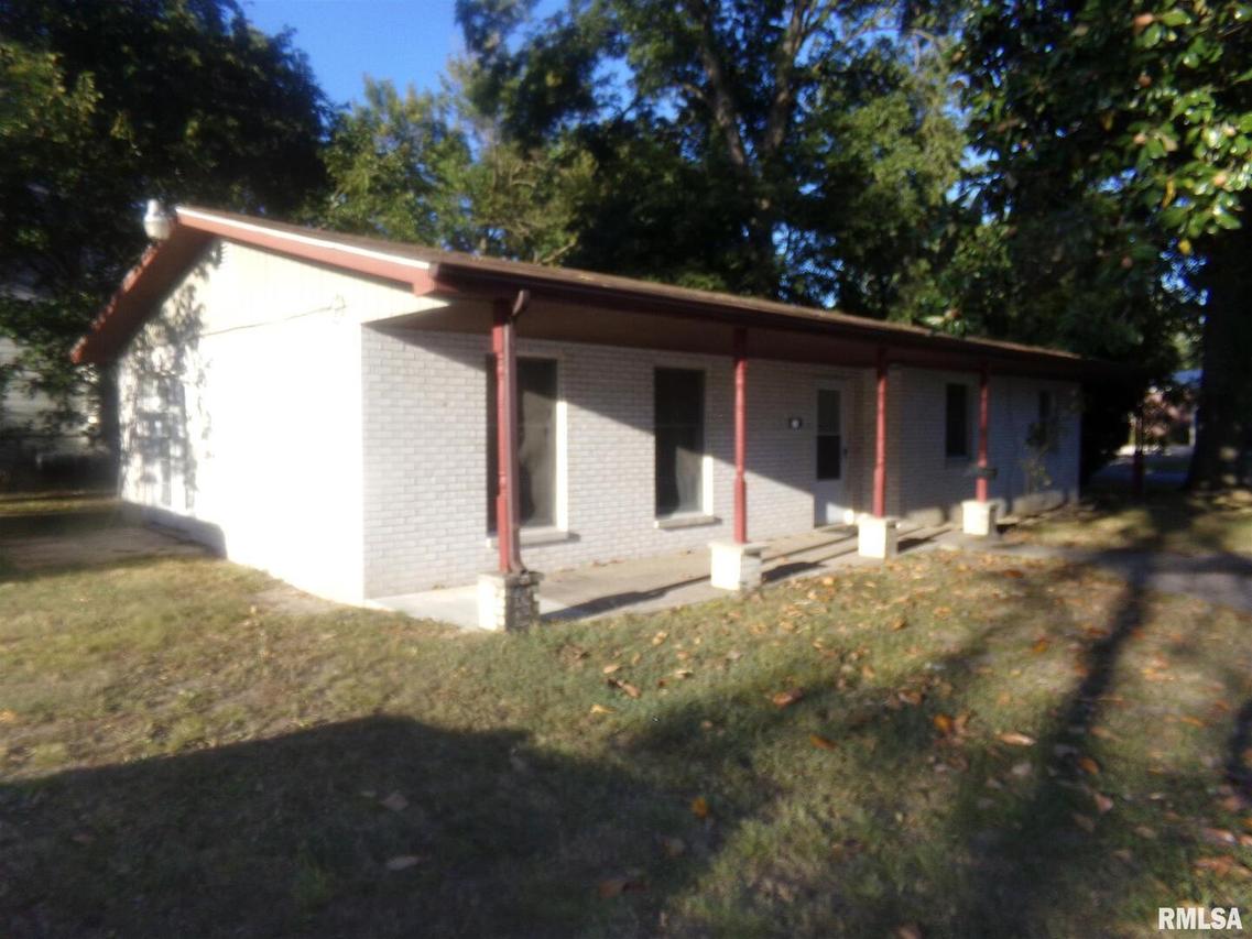 400 W Reed, Duquoin, IL 62832