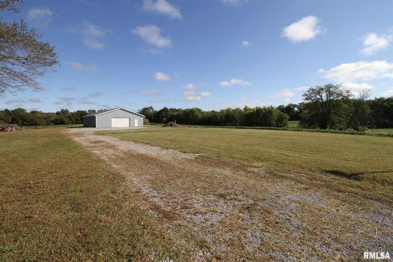 10043 Yellow Banks Rd., Benton, IL