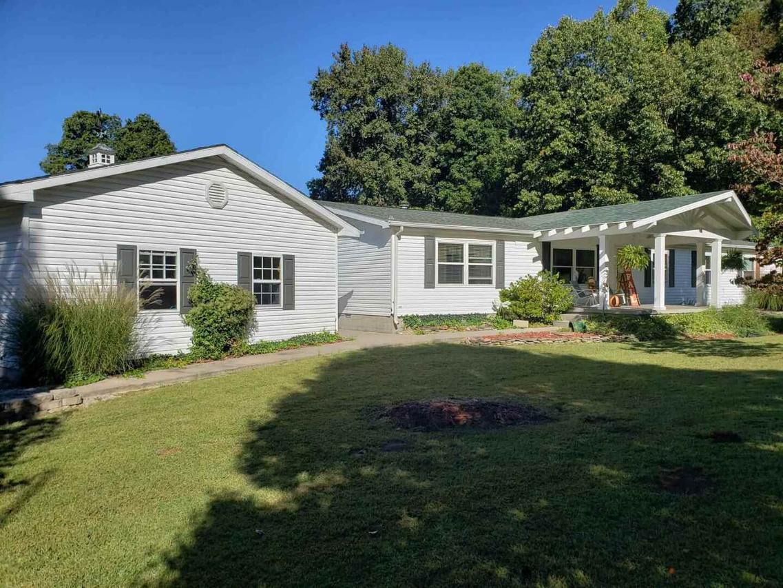 725 Bridwell Ln., Cobden, IL 62920