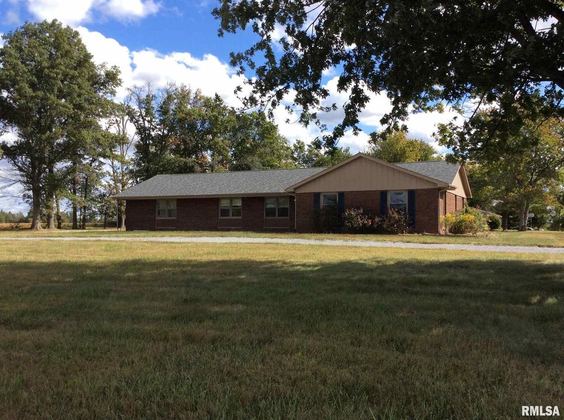 13244 N Woodlawn Ln., Woodlawn, IL 62898