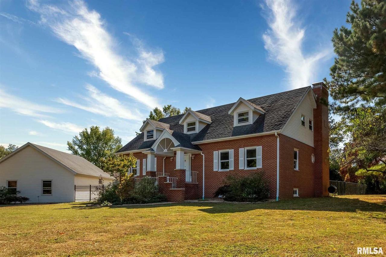 24 Pinewood Dr., Carbondale, IL 62901