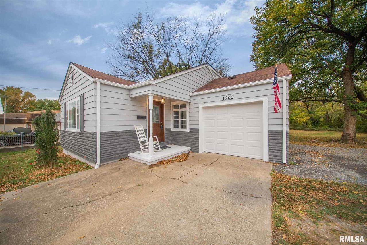 1205 N Main St., Benton, IL 62812