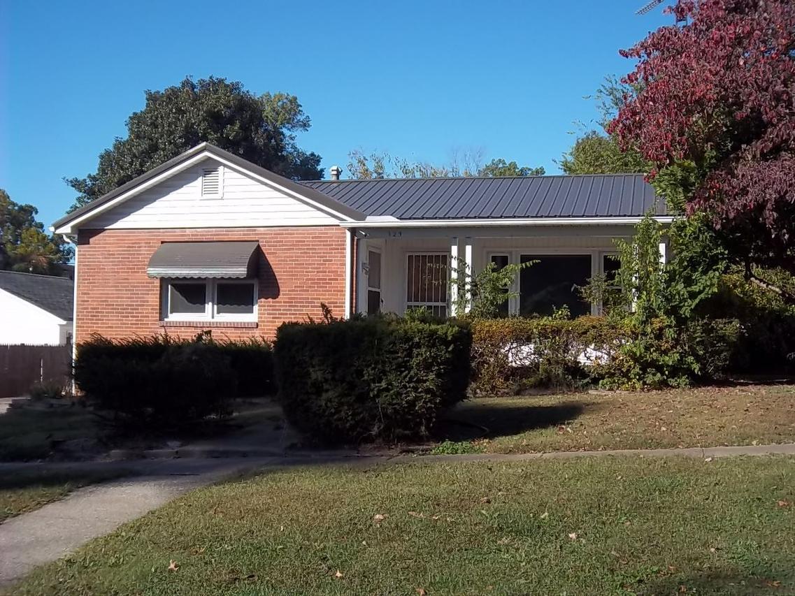 123 S Mill St., Harrisburg, IL 62946