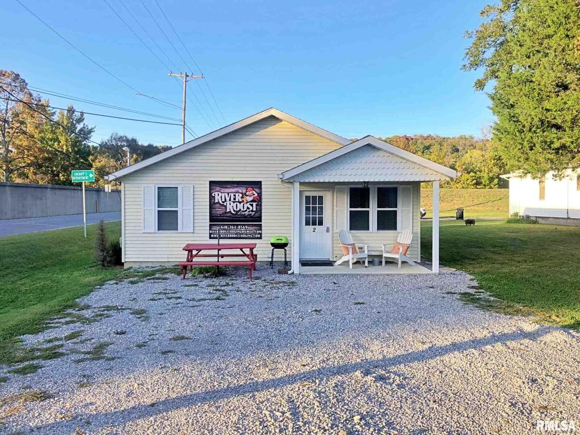128 Decatur St., Golconda, IL 62938