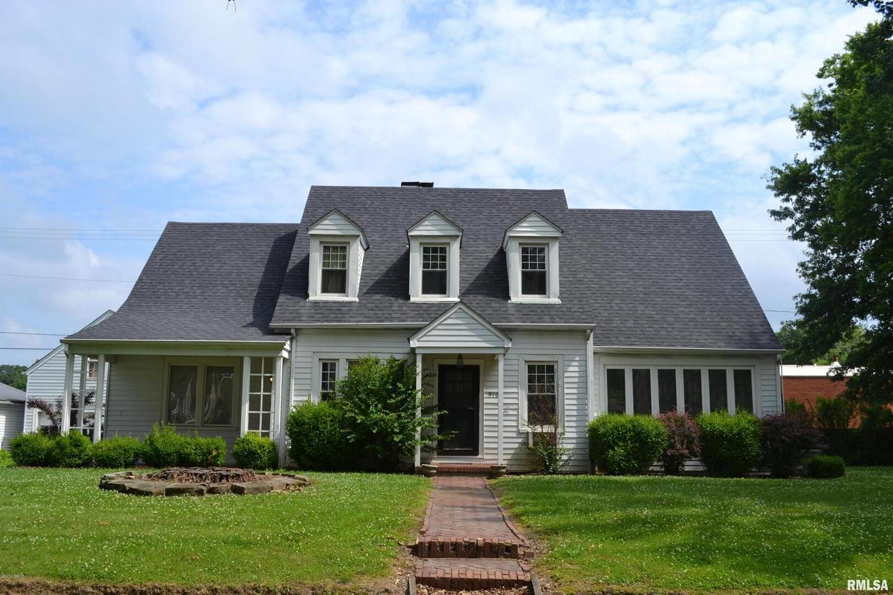 910 E 3rd St., Centralia, IL 62801