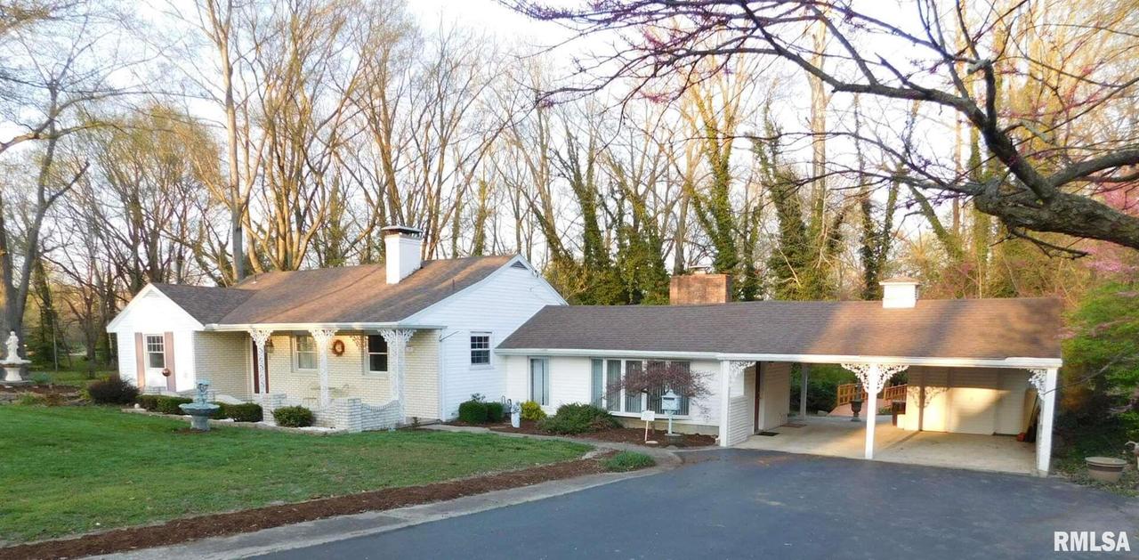 900 N College Ave., Salem, IL 62881