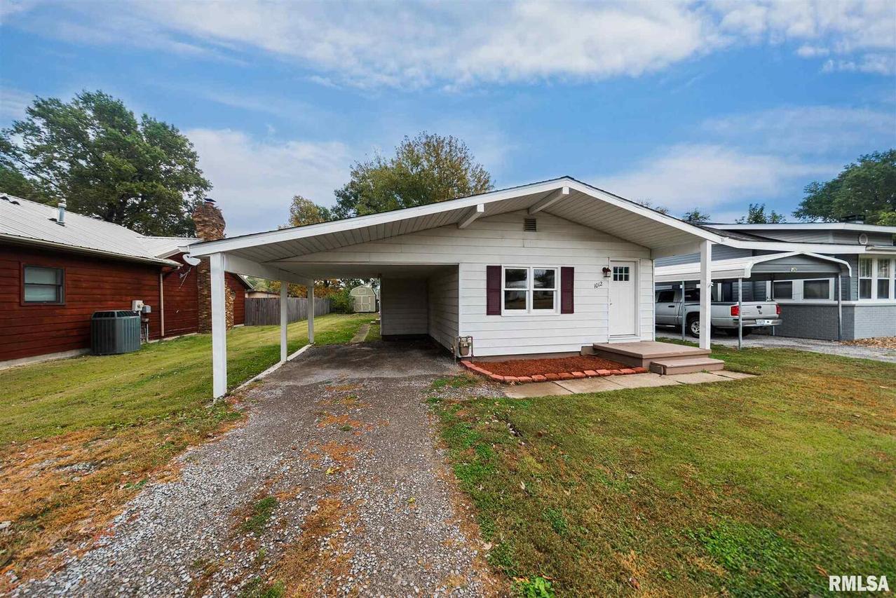 1012 N 8th St., Herrin, IL 62948