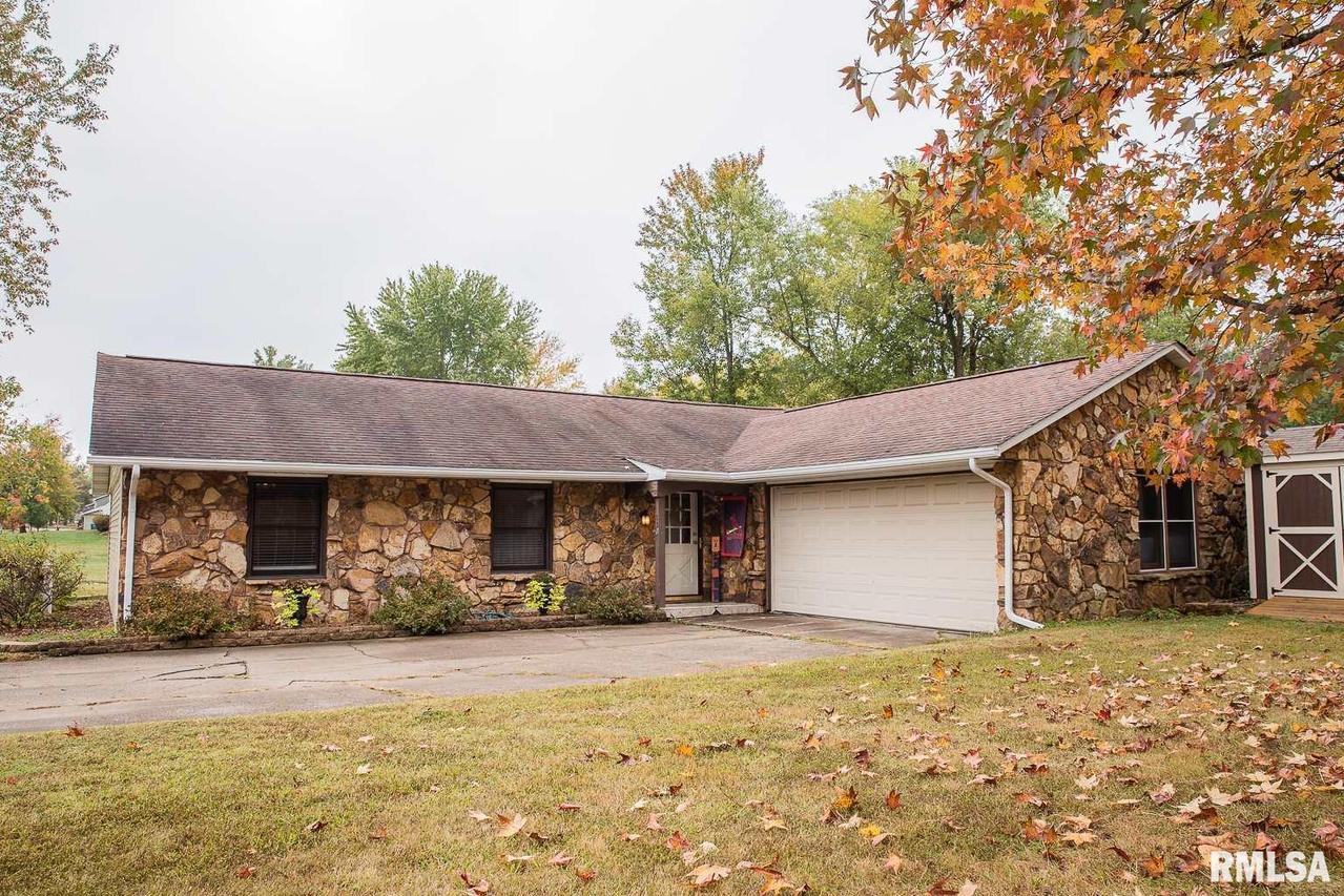 123 Stable Dr., Carterville, IL 62918