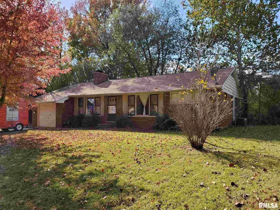 1002 S Skyline Dr., Carbondale, IL 62901