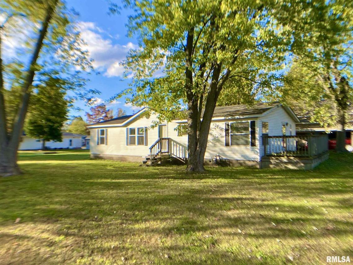 807 S Walnut St., Sesser, IL 62884