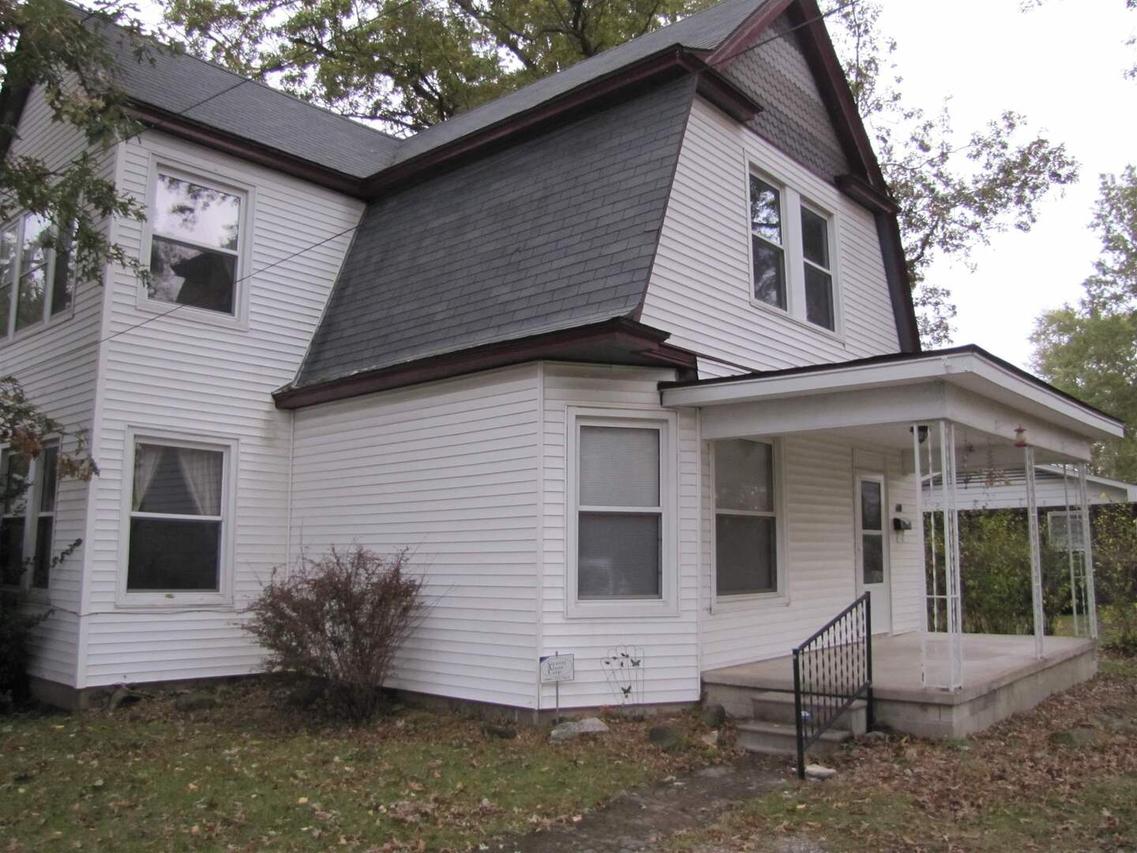 600 W Schwartz St., Salem, IL 62881