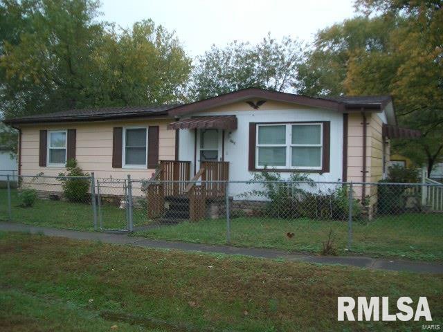 207 N 2nd St., Elkville, IL 62932