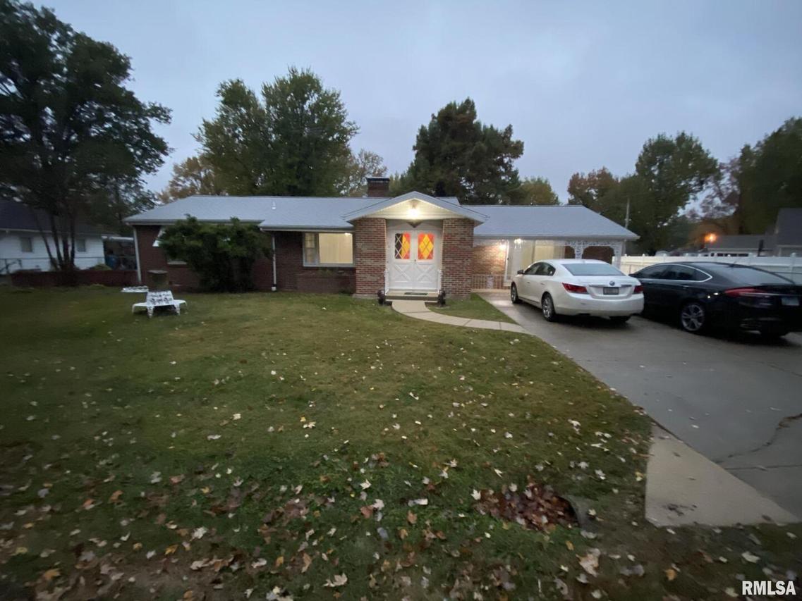 20 Mitchell, Centralia, IL 62801