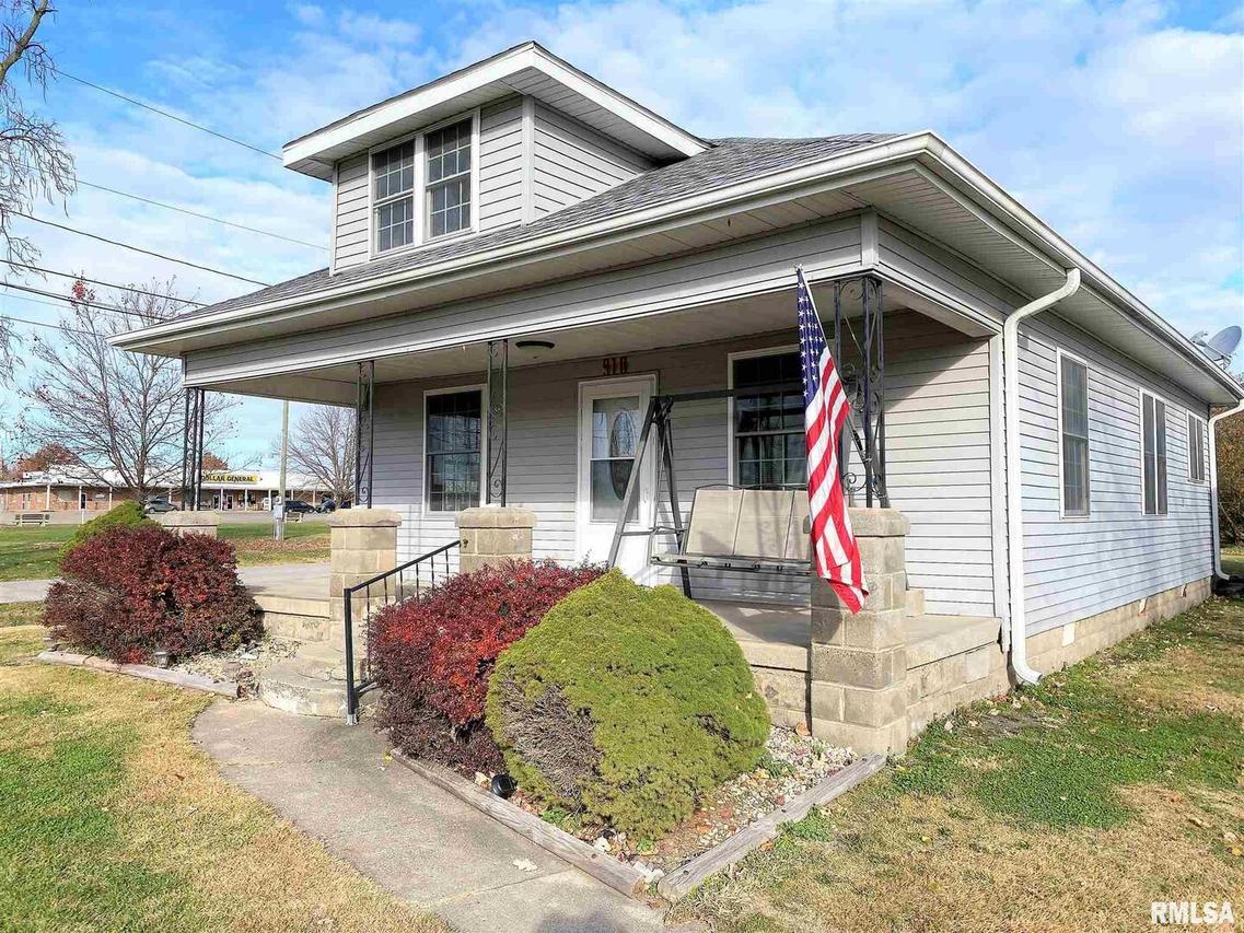 910 W North Ave., Flora, IL 62839