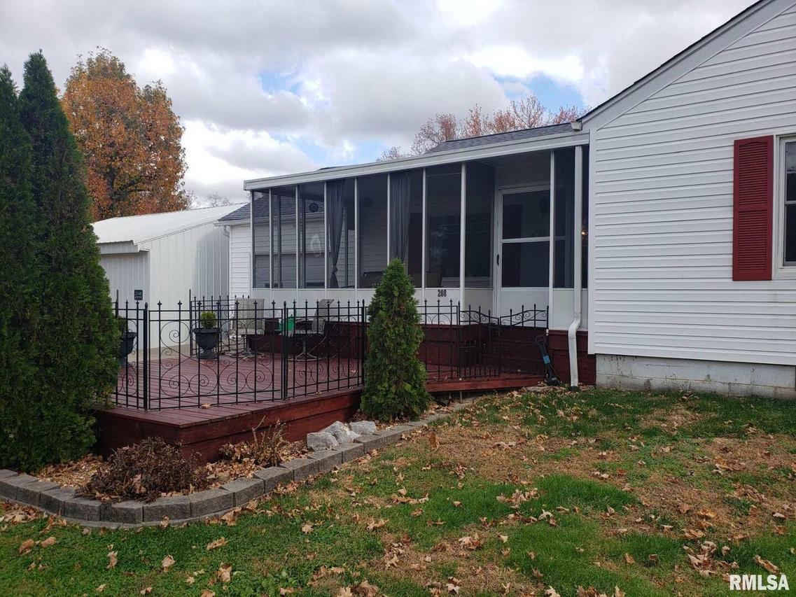 208 Sanborn Dr., Anna, IL 62906
