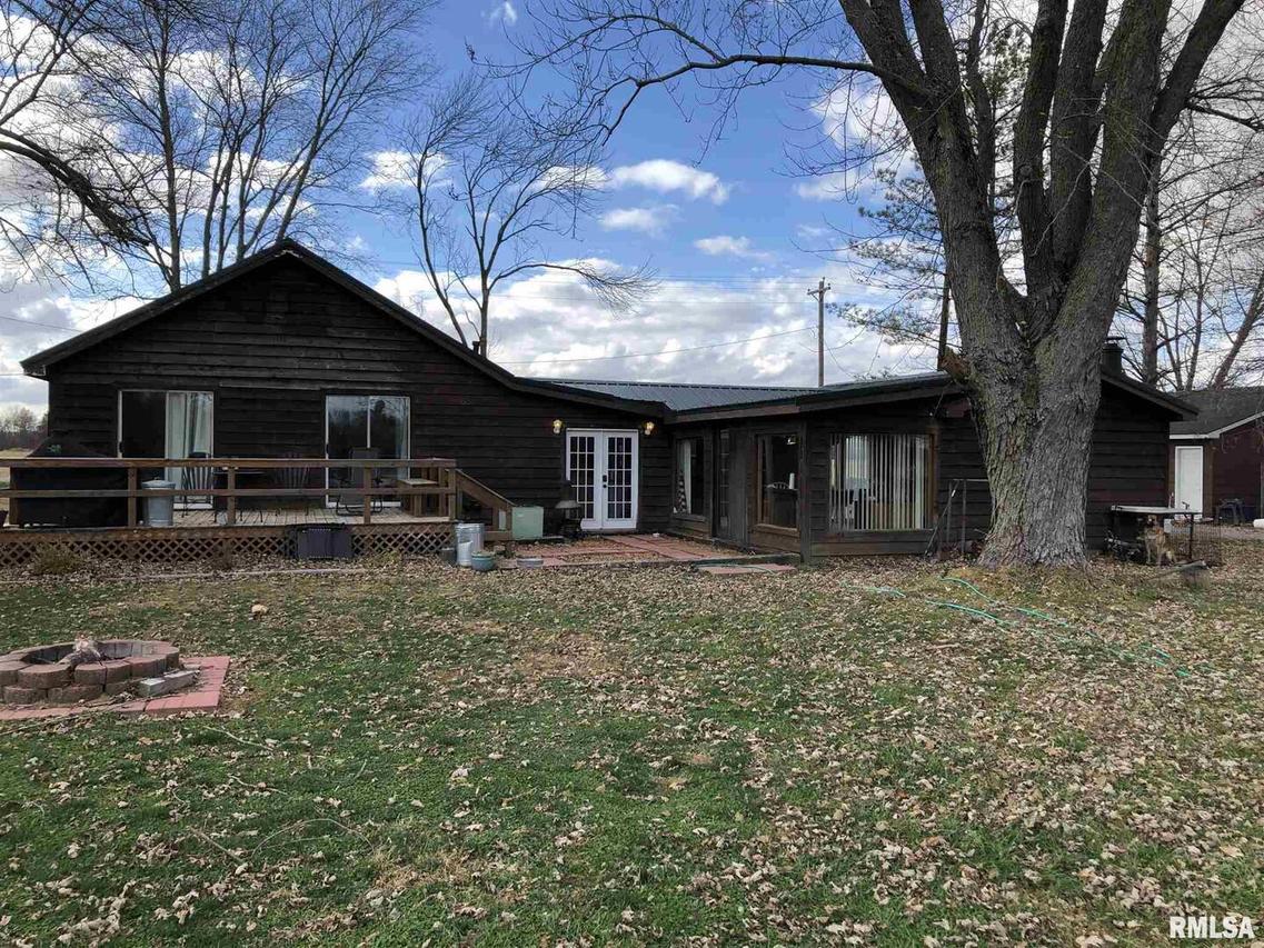 2076 North State Rd., Flora, IL 62839