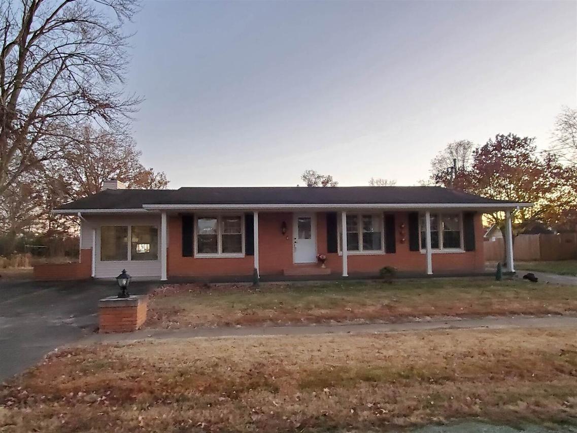 110 Deborann Dr., Carrier Mills, IL 62917