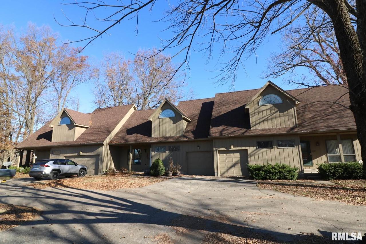 311 Woodlake Dr., Carterville, IL 62918