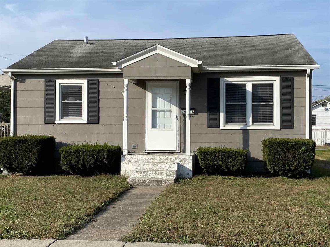 1928 Hortense St., Murphysboro, IL 62966