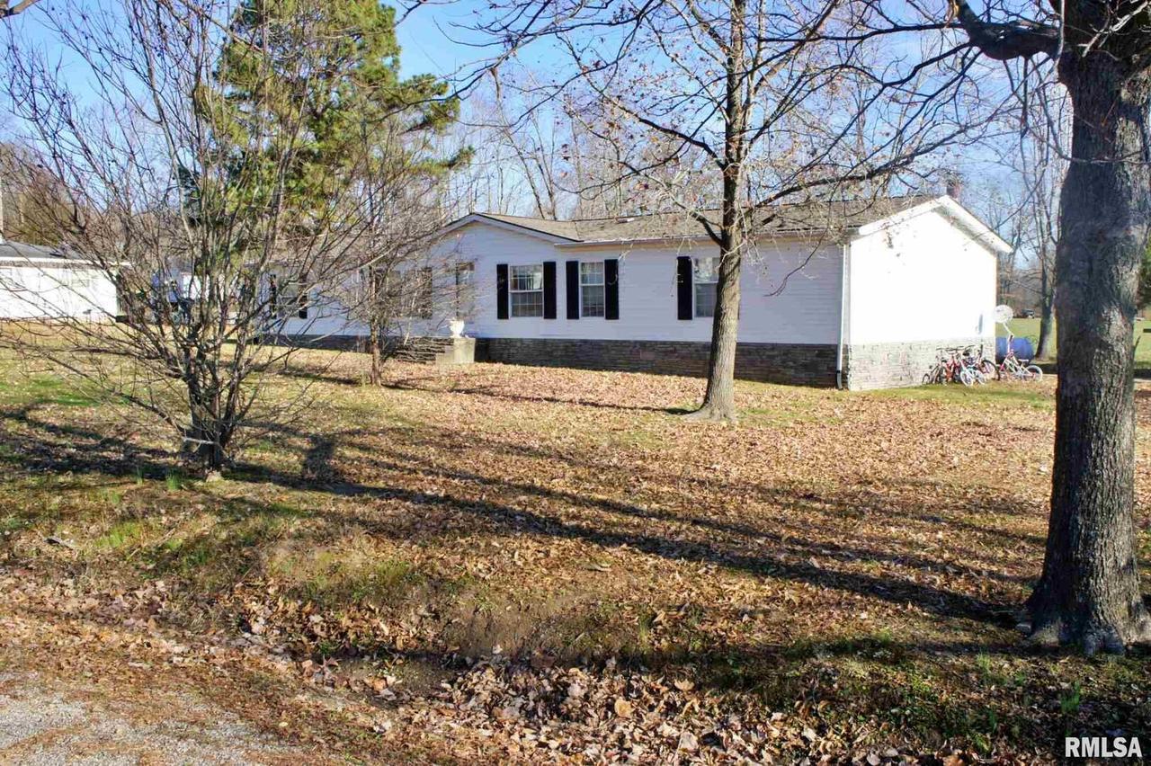 46 Laurel St., Stonefort, IL 62987