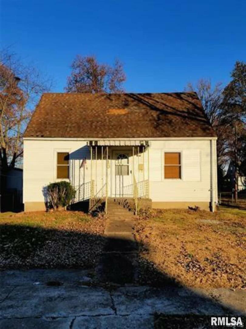 210 S Madison St., Duquoin, IL 62832